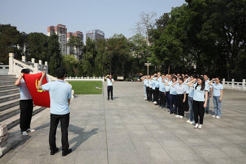 全體黨員同志重溫入黨誓言.jpg